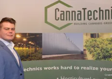Tiemo Bodemann stond op HortiContact om CannaTechnics, een nieuwe partij in de medicinale cannabismarkt die telers wil gaan voorzien van zowel complete kassen als losse tuinbouwbenodigdheden, te presenteren. Lees hier meer over zijn plannen en die van het bedrijf. https://www.groentennieuws.nl/article/9191200/de-techniek-moet-in-dienst-staan-van-het-teeltplan-van-de-medicinale-cannabisteler/
